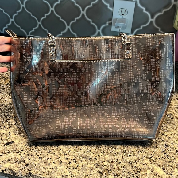 Michael Kors purse - Picture 1 of 3